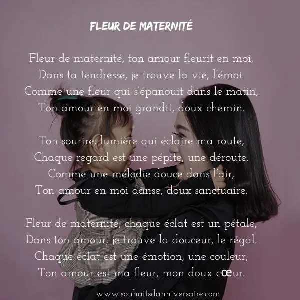 Une mère jouant avec amour avec sa fille, avec un poème écrit sur la maternité.